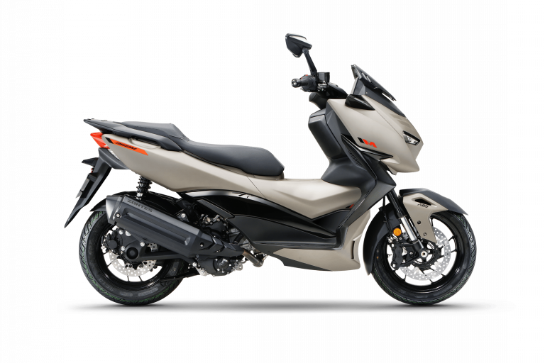 Car202510250820442295